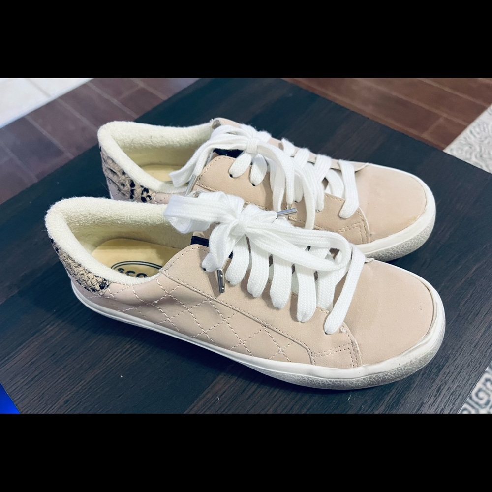 Scoop Women's Distressed Quilted Sneaker Size 6.5